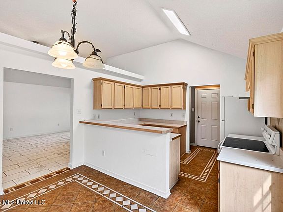 3rd image of 19441 W Lake Village Dr