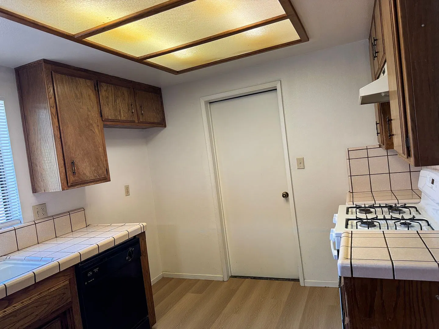Cute Three Bedroom in South Bakersfield — Photo 3