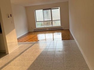 72 Lake Ave #303, Richmond Hill, ON L4E 3N3
