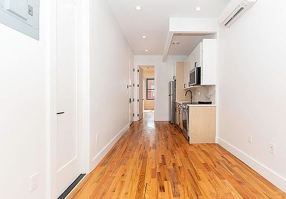 2nd image of 700 Evergreen Ave APT 2R