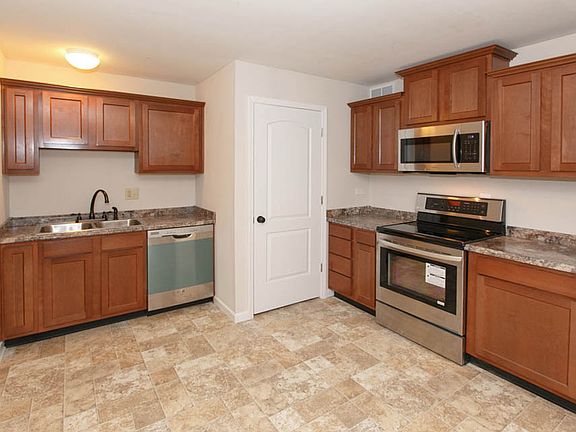 3rd image of 609 Drummond Way