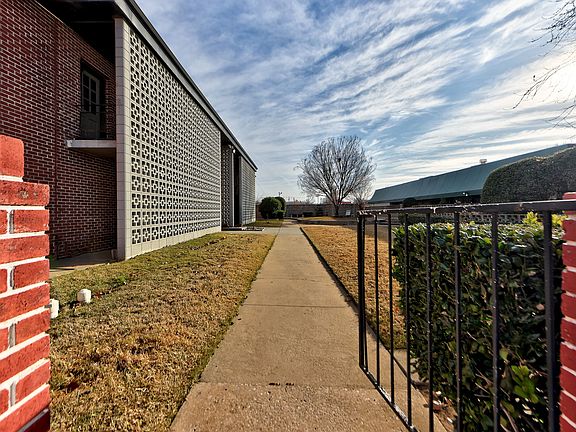 3rd image of 1325 W Lindsey St #1B-1Ba-470Sqft