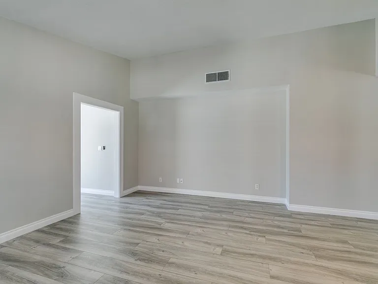 8292 Palmada Dr — Photo 5