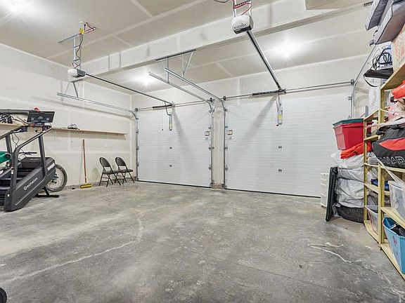 3rd image of 282 E Caribou Way N