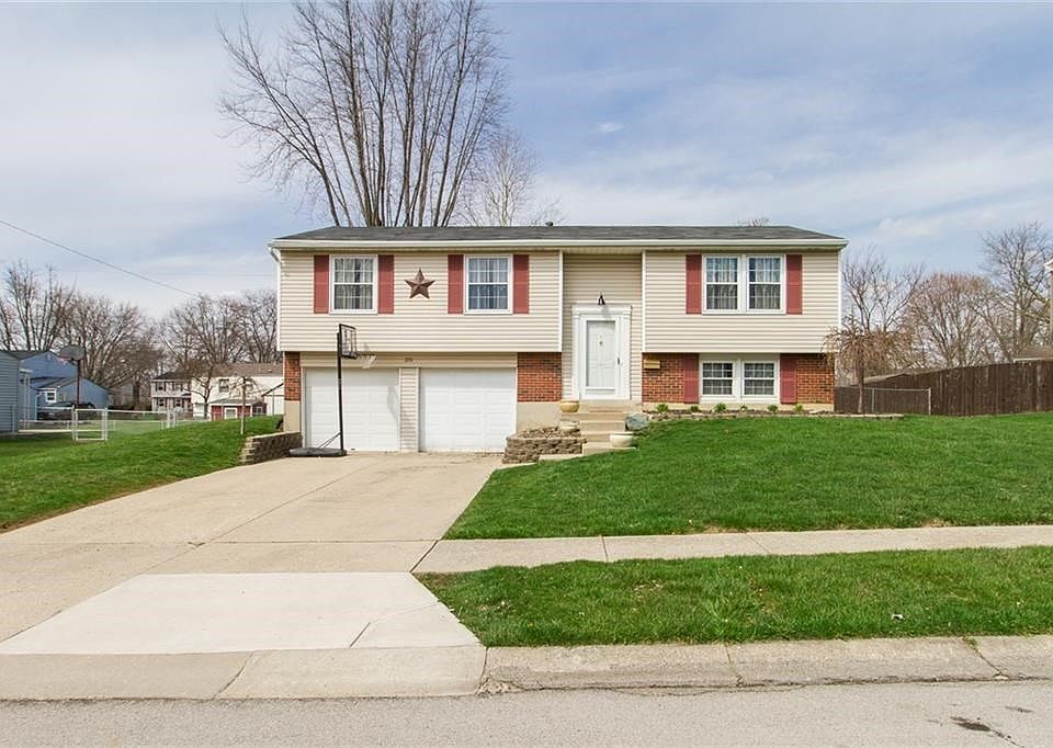 1st image of 220 Brookwood Dr