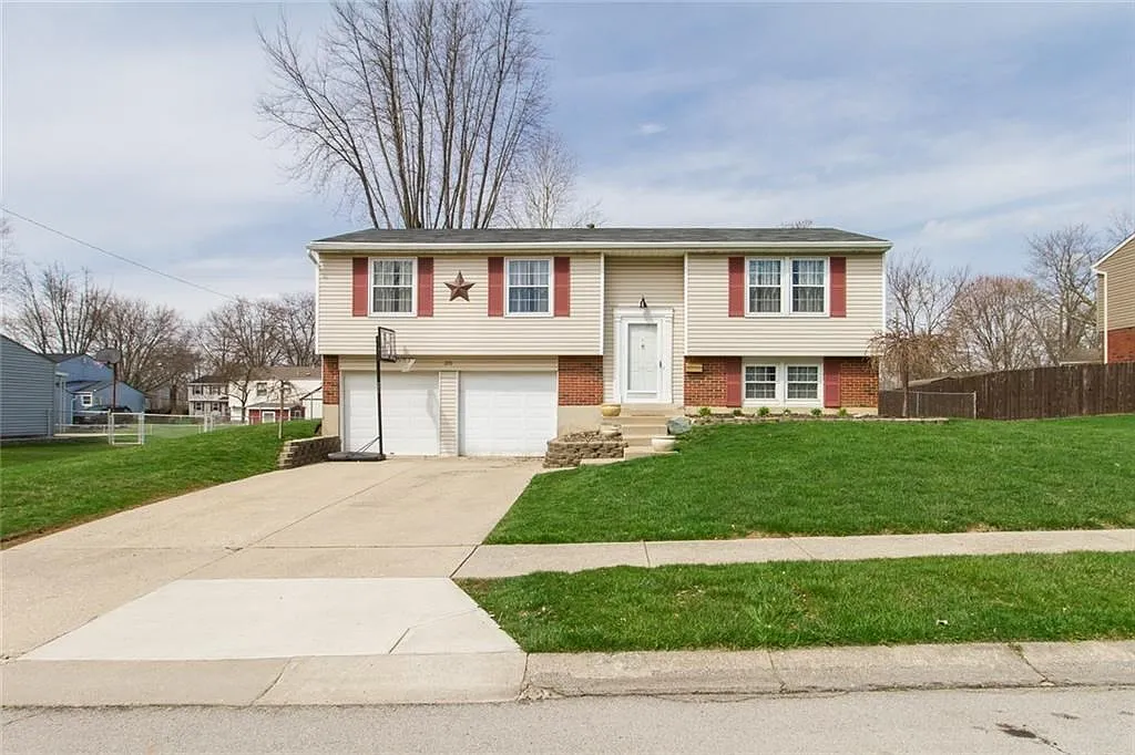220 Brookwood Dr photo 1