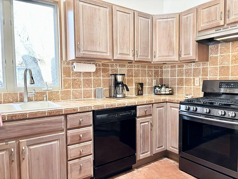 701 E Alameda St — Photo 9