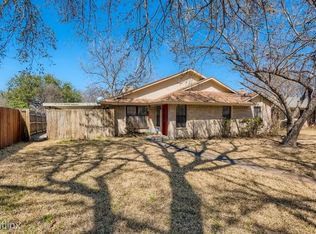 427 Quintana Dr, Garland, TX 75043