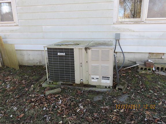 4th image of 211 E Pope St