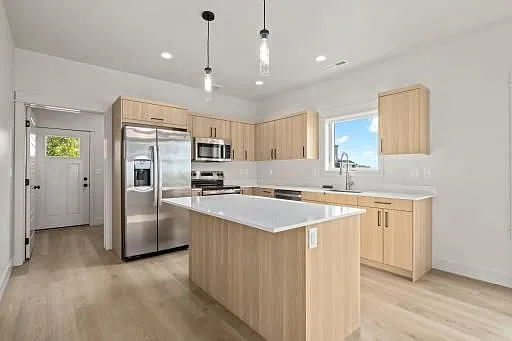 2 bed, 1.0 bath, $1,675 — Photo 3