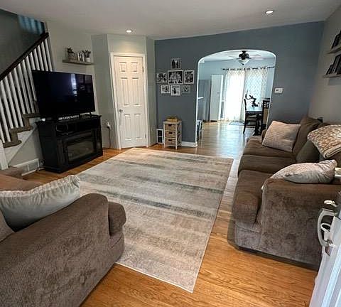 3rd image of 1025 Cobbs St