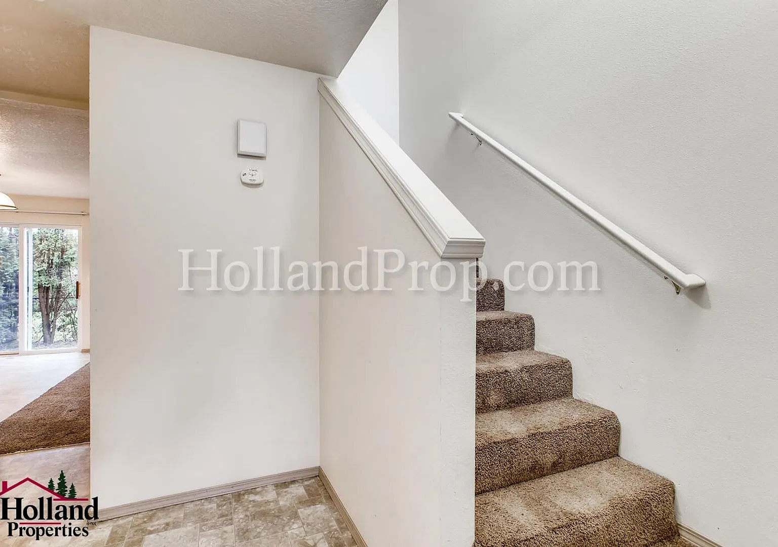 Coming Soon! Great Located 3 Bedroom 2 Bathroom Duplex With Fenced Yard! — Photo 4