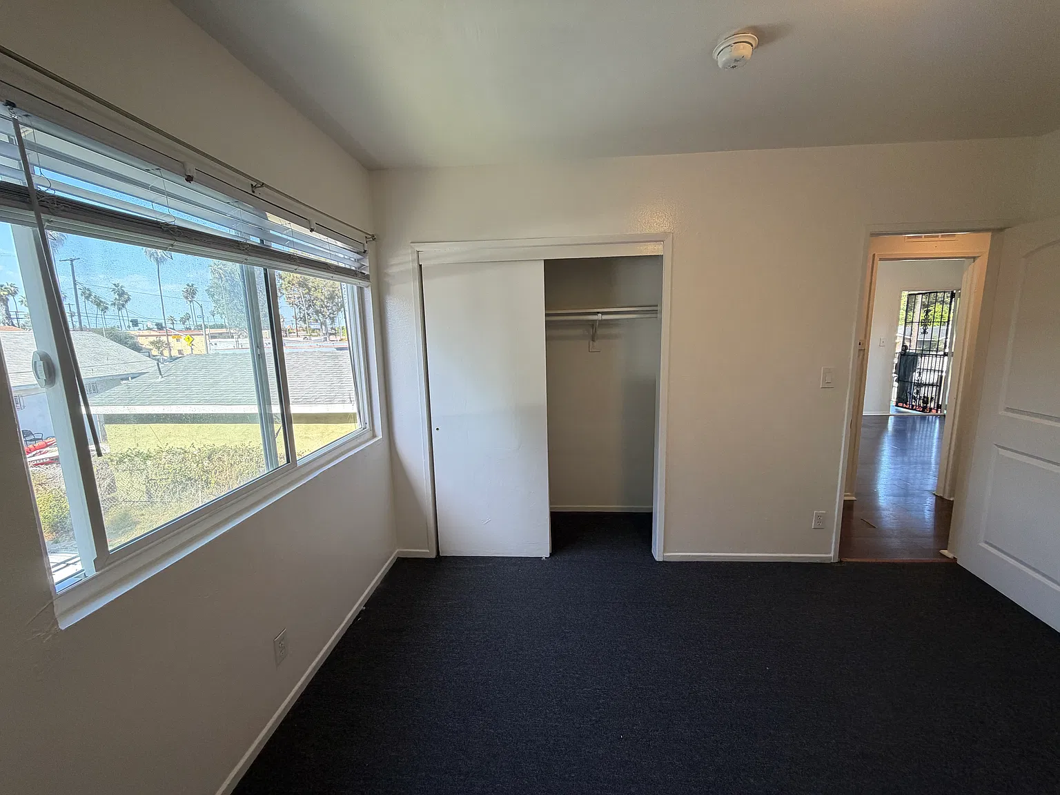 2 bed, 750 sqft, $2,300 — Photo 3