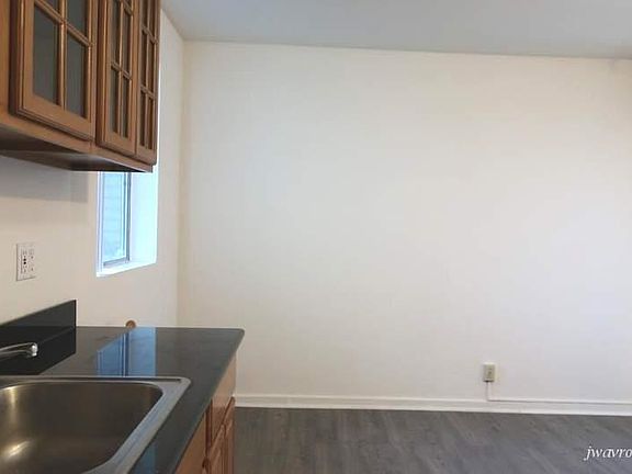 3rd image of 1945 Pacific Ave APT 2C