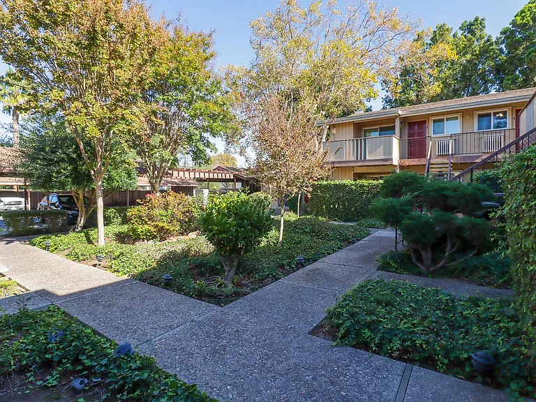 245 W California Ave — Photo 13