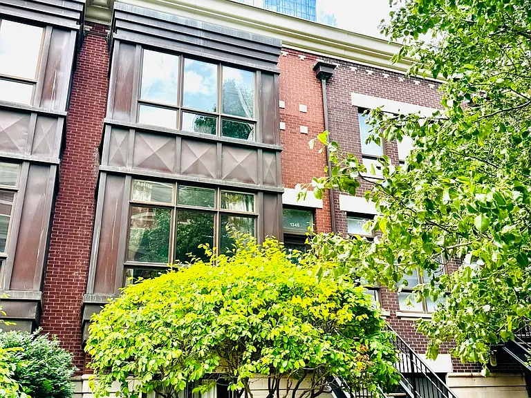 1346 S Indiana Pkwy — Photo 1