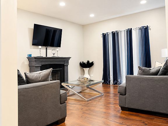 2nd image of 122 Enclave Cir Unit B