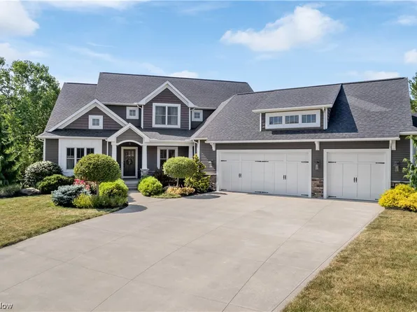 443 Leighfield Ln NE, Hartville, OH 44632