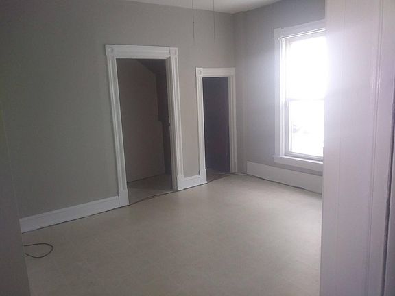 5th image of 31 Duane St APT 3