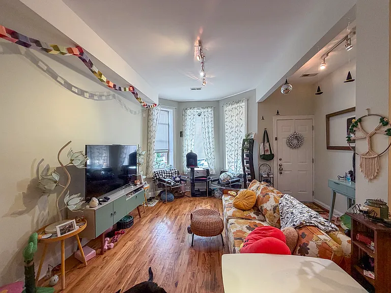 1826 N. Wood St — Photo 1