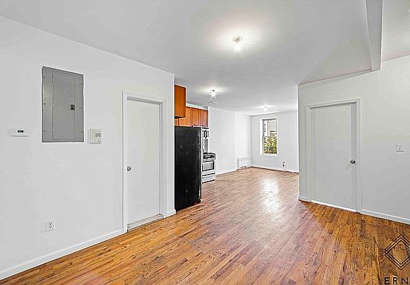3rd image of 180 Hart St #2A