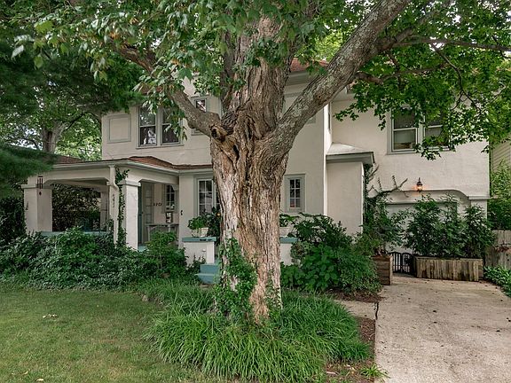 3rd image of 170 Bassett Ave