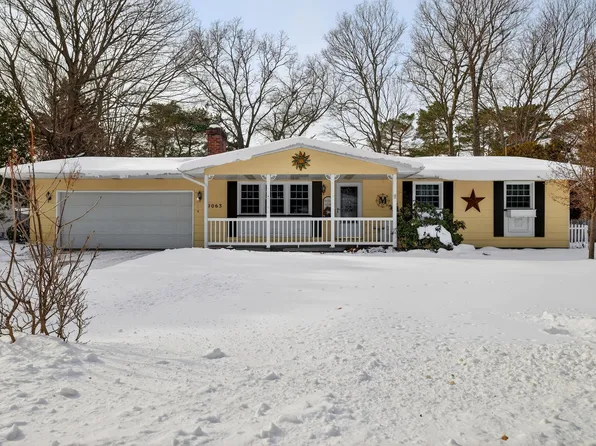 9063 Pinebrook Dr, Montague, MI 49437