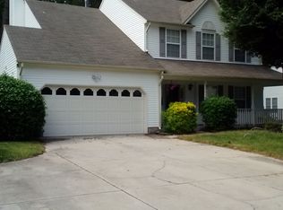 9 Michaels Woods Dr, Hampton, VA 23666