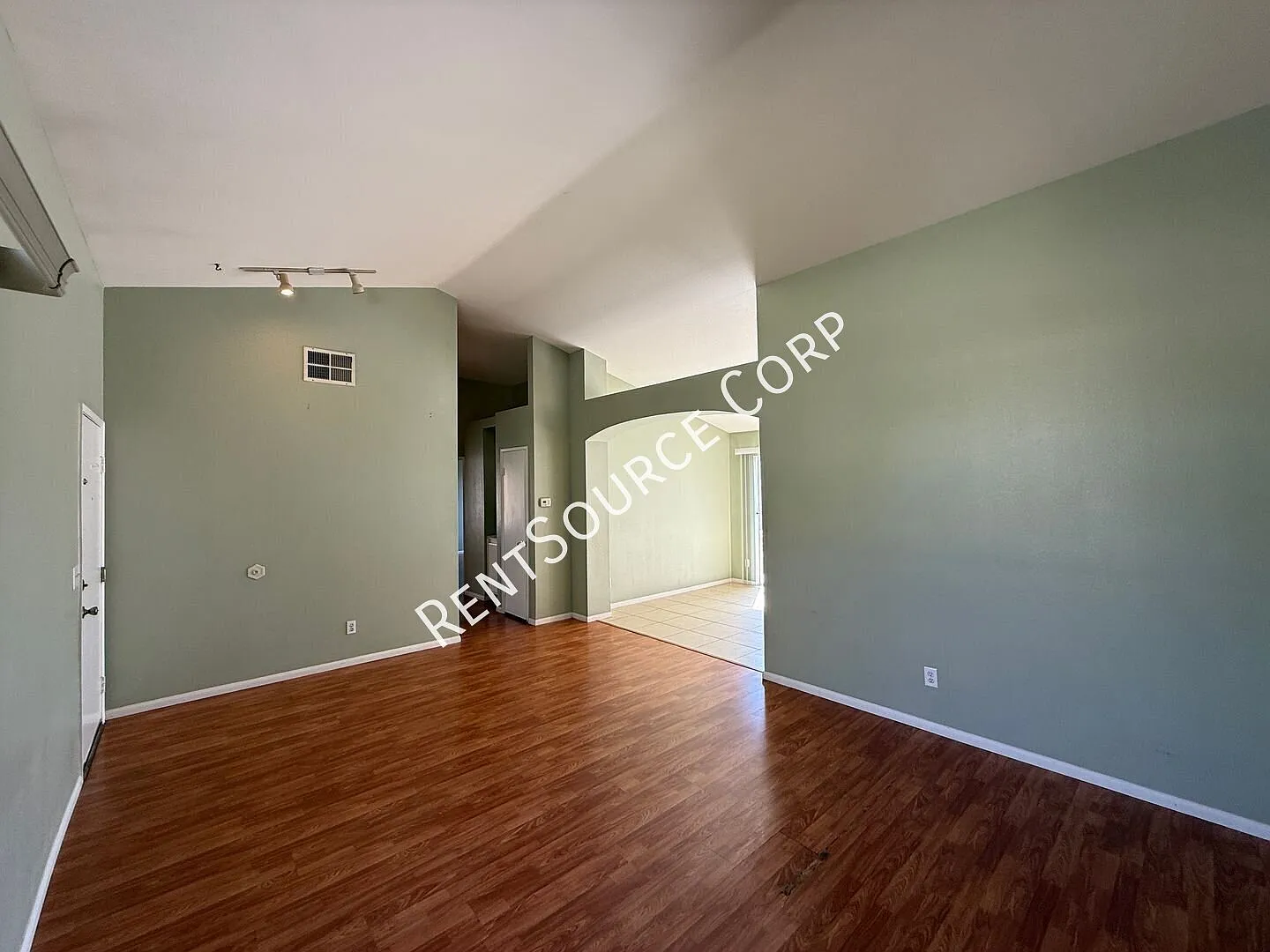 3 Bedrooms/2 Bathrooms Single Story Home for Rent in West Lancaster in Antelope Valley — Photo 4
