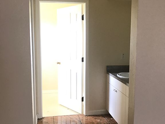 2nd image of 914 Unice Ave N