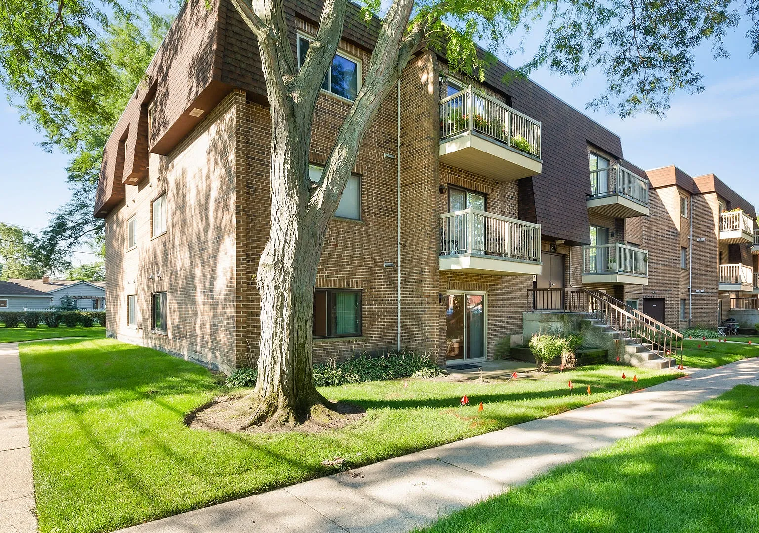 2 bed, 1000 sqft, $1,800 — Photo 1