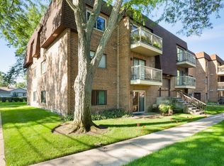 611 W Central Rd APT A5, Mount Prospect, IL 60056