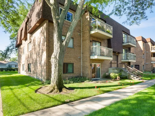 611 W Central Rd APT A5, Mount Prospect, IL 60056