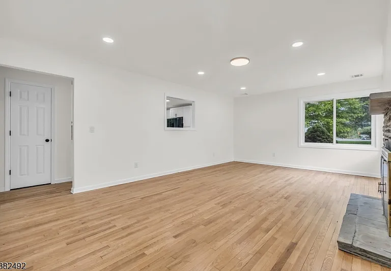 55 Orchard Dr — Photo 2