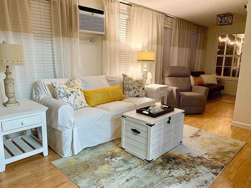 1st image of 3865 Honolulu Dr