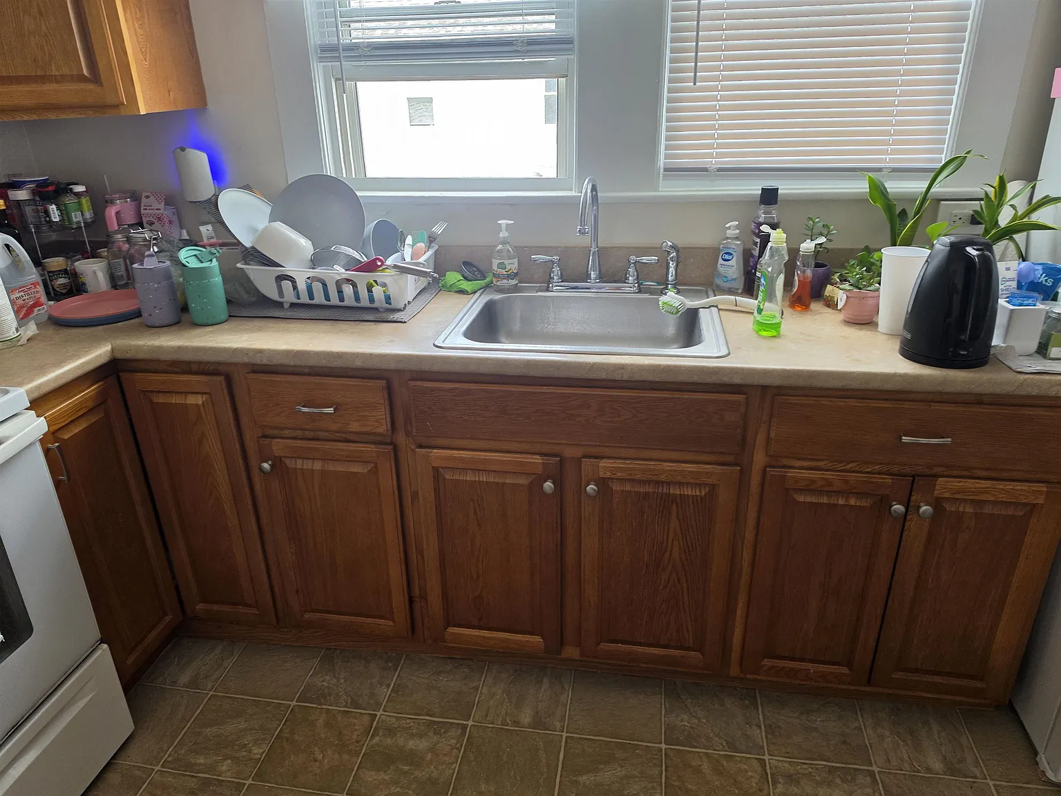 5 bed, 2.0 bath, 1688 sqft, $3,250 — Photo 2