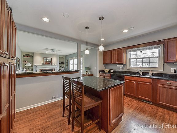 5th image of 1625 Mirror Lake Dr
