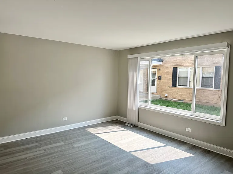 1719 E Roosevelt Rd #2 — Photo 5