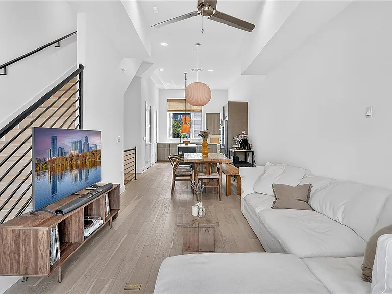 2805 McCurdy St #14 — Photo 3