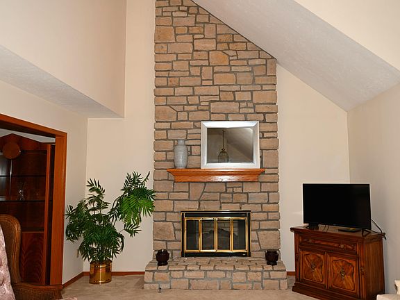 4th image of 1059 Weatherwood Ct