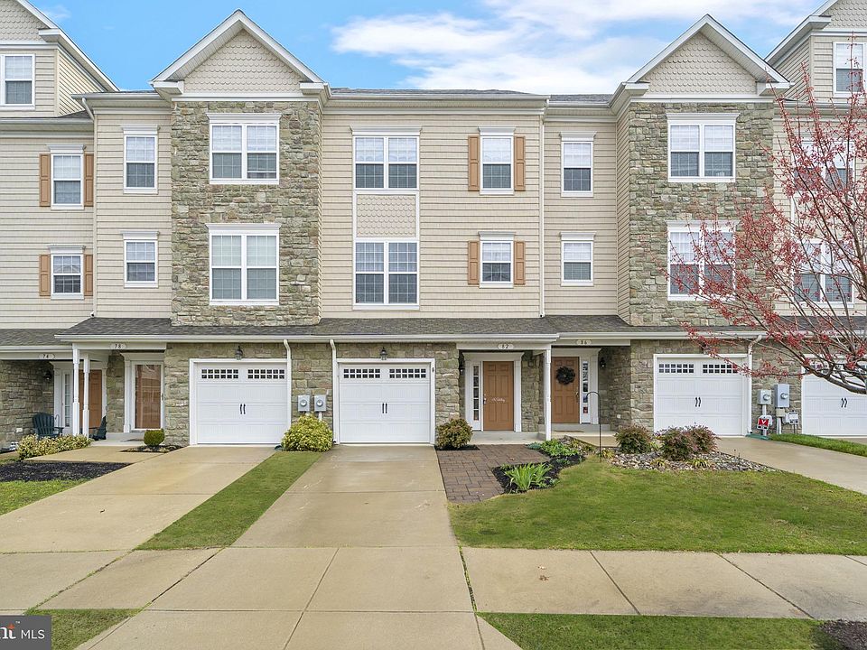 1st image of 82 Backstretch Way