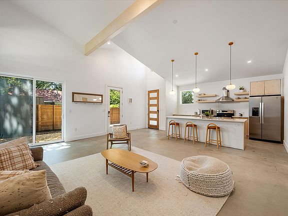 5th image of 508 Capitol Dr #2