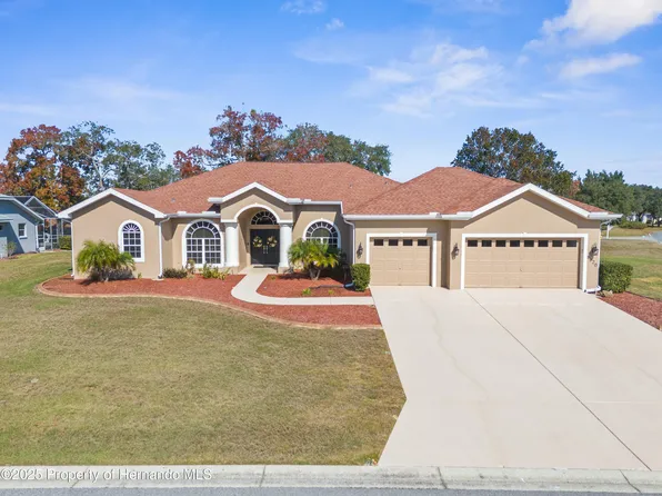 8320 Maybelle Dr, Weeki Wachee, FL 34613