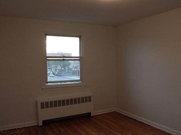 5th image of 2930 Lurting Ave