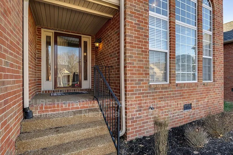 4 bed, 3.5 bath, 3203 sqft, $3,000 — Photo 2