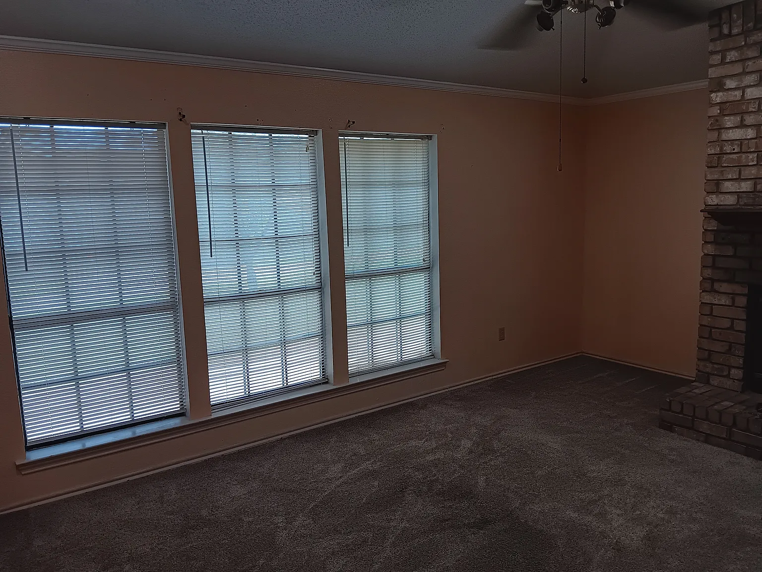 3 bed, 1900 sqft, $2,050 — Photo 3