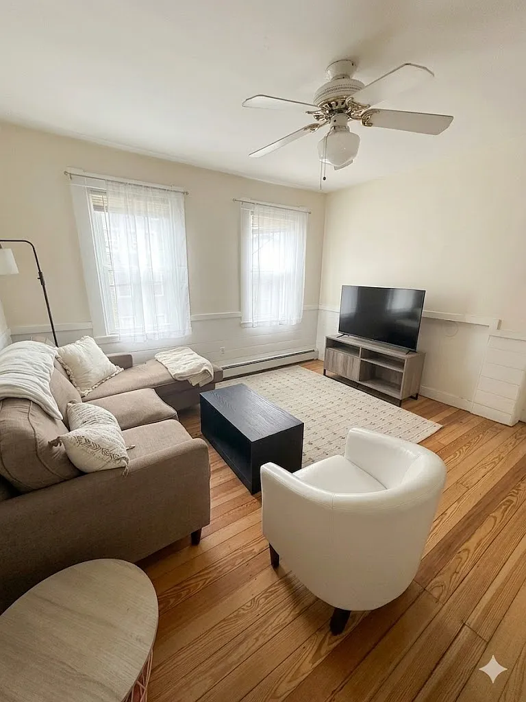 2 bed, 875 sqft, $2,975 — Photo 1