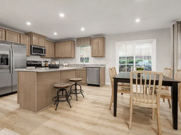 6135 Leonardo Run, Ontario, NY 14519