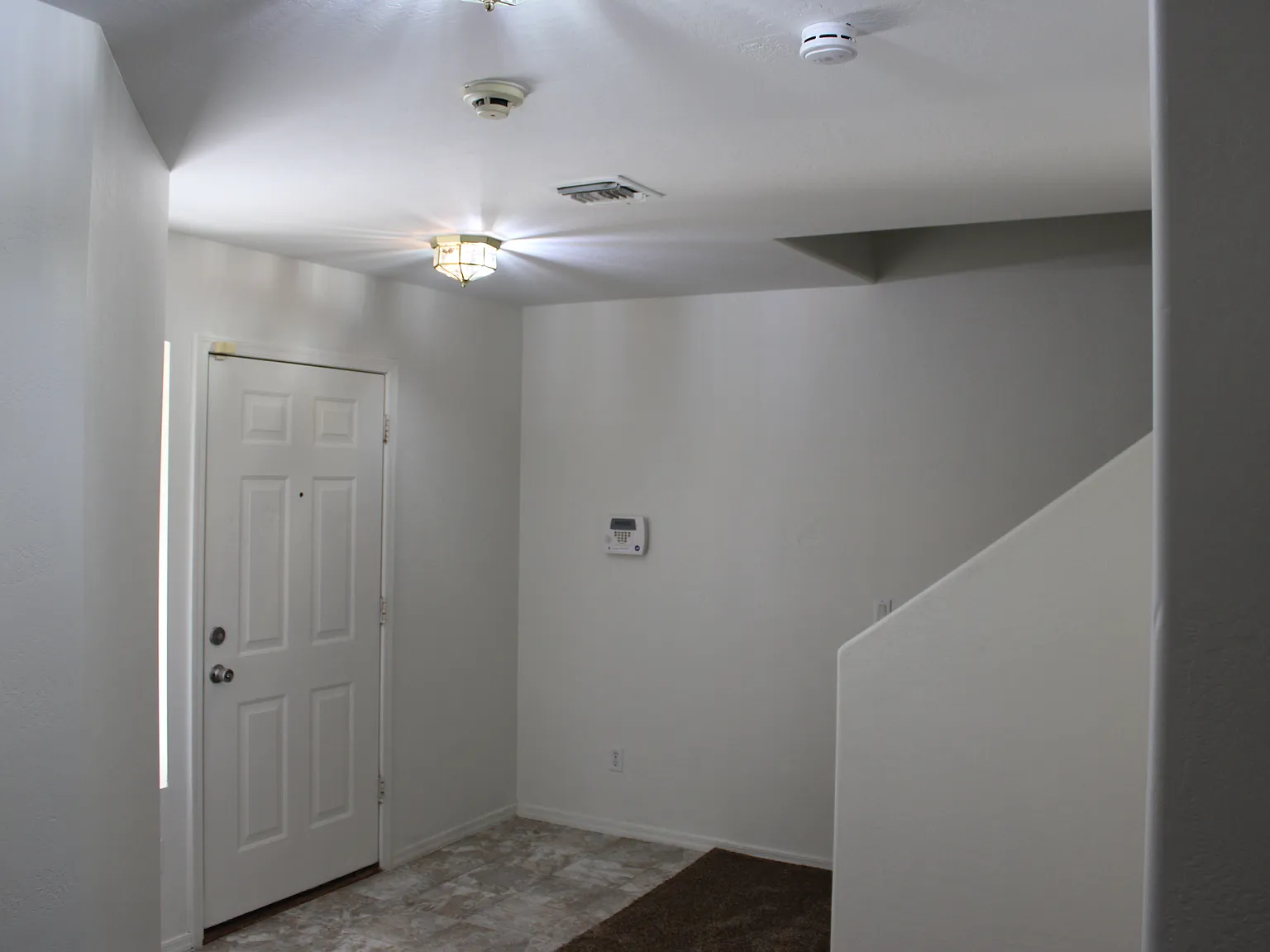 4 bed, 2.5 bath, 2100 sqft, $1,895 — Photo 2