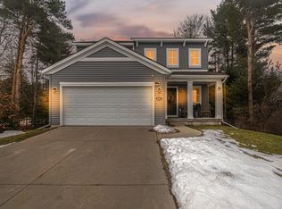 823 Ashlee Ct, Norton Shores, MI